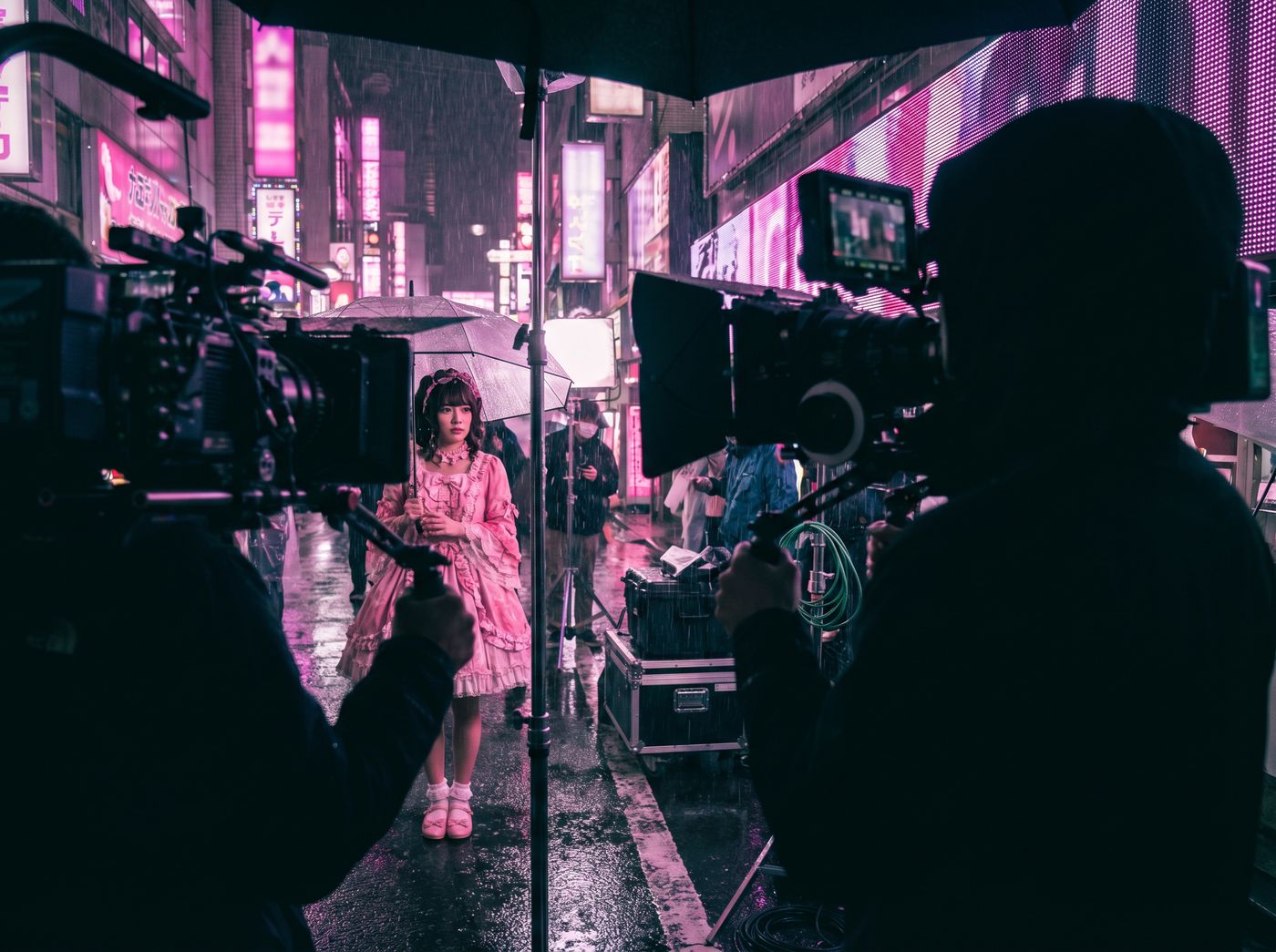 抖音揭秘 美少女写真视频《霓虹雨夜》4K封面